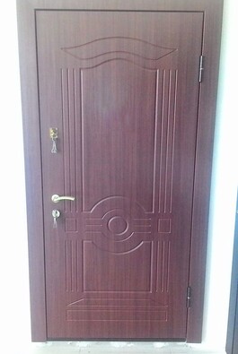 Входная железная дверь с панелью МДФ