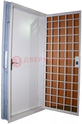 Белая стальная бронированная дверь с нитроэмалью ДБ-7 в Дубне