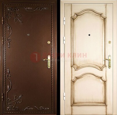 Квартирная коричневая стальная дверь с ковкой ДК-1 в Дубне