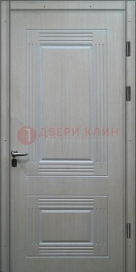 Белая металлическая дверь с МДФ ДМ-128 в Дубне