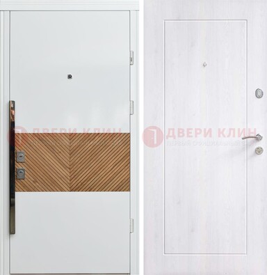 Белая железная дверь МДФ горизонтальной вставкой ДМ-265 в Дубне