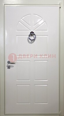 Белая входная дверь с МДФ ДМ-30 в квартиру в Дубне