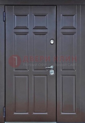 Тёмная двухстворчатая входная дверь для коттеджа с МДФ ДМ-533 в Дубне