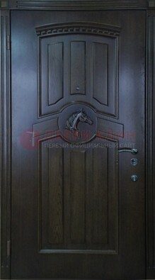 Темная металлическая дверь с массивом дуба с рисунком ДМД-25 в Дубне