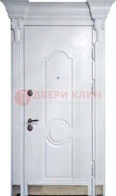 Белая металлическая дверь с массивом дуба для дома ДМД-59 в Дубне
