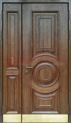 Коричневая двухстворчатая дверь с массивом дуба ДМД-71 в Дубне