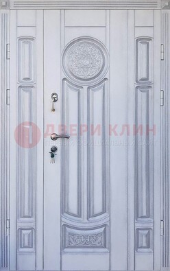 Белая двухстворчатая дверь с массивом дуба ДМД-72 в Дубне