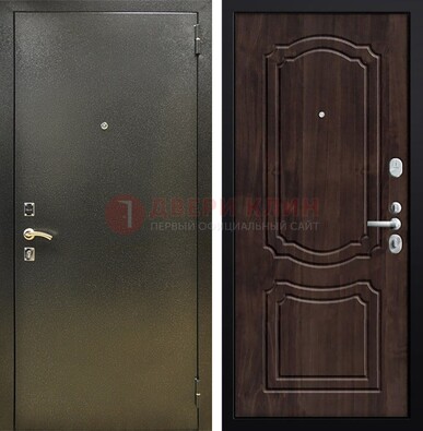 Темно-серая железная дверь с порошковым покрытием и коричневой МДФ ДП-288 в Голицино
