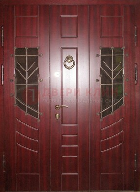 Парадная дверь со вставками из стекла и ковки ДПР-34 в загородный дом в Дубне