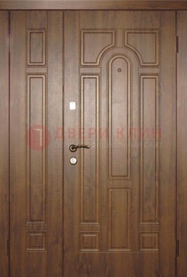 Двухстворчатая коричневая парадная дверь ДПР-48 в Дубне