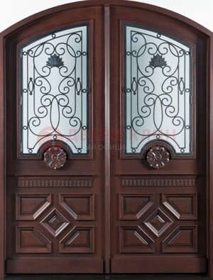 Арочная коричневая парадная дверь ДПР-66 в Дубне