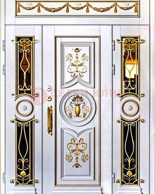 Белая стальная парадная дверь с золотыми элементами ДПР-80 в Дубне