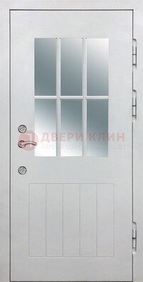 Белая уличная дверь со стеклом ДС-30 в Дубне