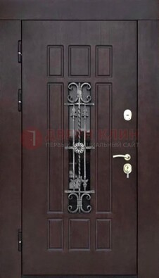 Коричневая уличная дверь со стеклом и ковкой ДСК-114 в Дубне