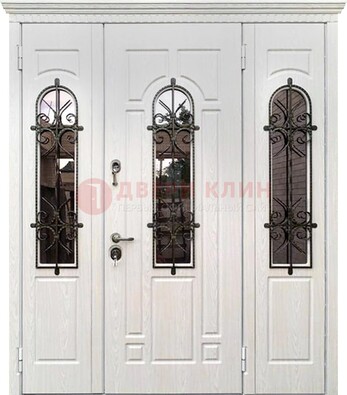 Белая распашная стальная дверь со стеклом и ковкой ДСК-125 в Дубне