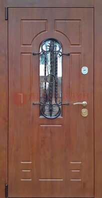 Темная железная дверь со стеклом и ковкой в коричневом цвете ДСК-154 в Дубне