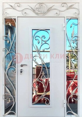 Белая входная дверь порошок со стеклом и ковкой ДСК-165 в Дубне