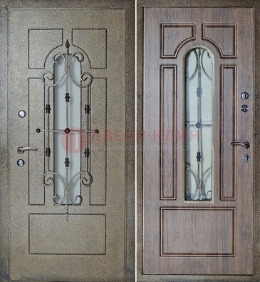 Внешняя стальная дверь со стеклом и ковкой зеленой ДСК-22 в Дубне
