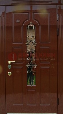 Красивая металлическая дверь со стеклом и ковкой ДСК-33 в Дубне