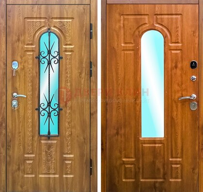 Входная дверь со стеклом и ковкой ДСК-54 для частного дома в Дубне