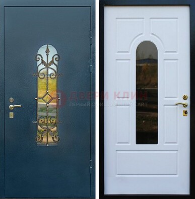 Входная дверь Дверь со стеклом и ковкой ДСК-71 для кирпичного дома в Химках