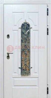 Белая остекленная металлическая дверь с ковкой ДСК-98 в Дубне