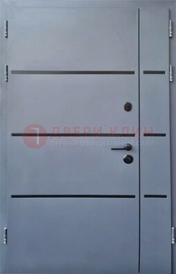 Серая металлическая тамбурная дверь с молдингами ДТМ-42 в Дубне