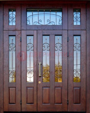 Коричневая парадная дверь с виноритом и ковкой ДВТ-168 в Дубне