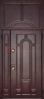 Коричневая железная дверь с виноритом и верхней фрамугой ДВТ-243 в Дубне