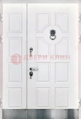 Белая входная дверь с виноритом ДВТ-246 в Дубне