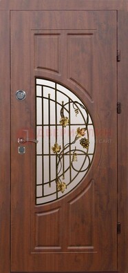 Стальная коричневая дверь с виноритом и ковкой ДВТ-82 в Дубне