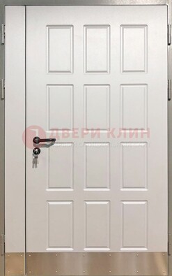 Белая полуторная железная дверь ПЛ-1 в Дубне