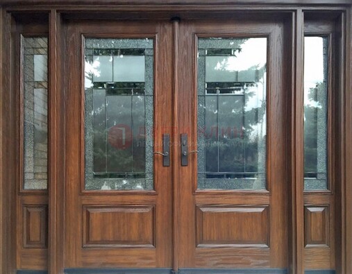 Распашная стальная дверь с массивом с витражом и фрамугами ВЖ-21 в Дубне