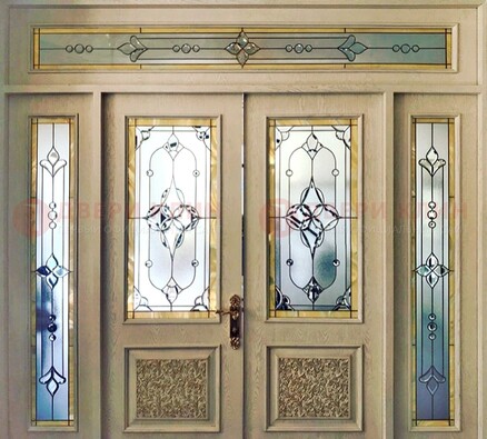 Светлая парадная стальная дверь с витражами ВЖ-6 в Дубне